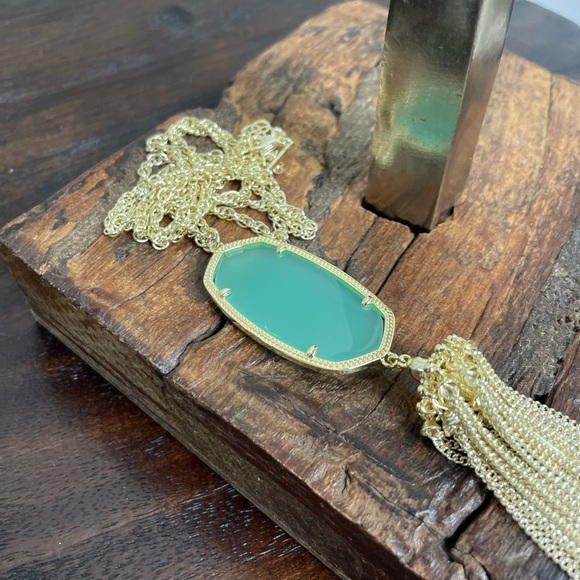 NWOT Kendra Scott Gold Rayne Necklace in Chalcedony! - Picture 5 of 7